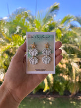 Load image into Gallery viewer, Clay - Double shell with starfish earrings
