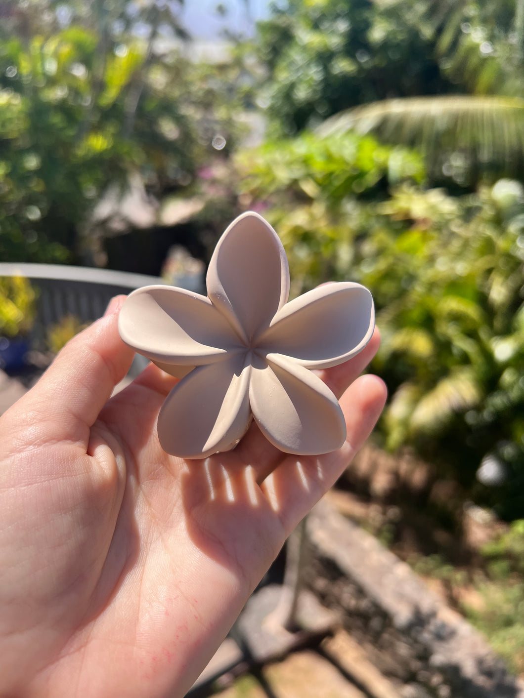 Plumeria hair clip - Sand