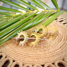 Load image into Gallery viewer, Big spiky sun earrings
