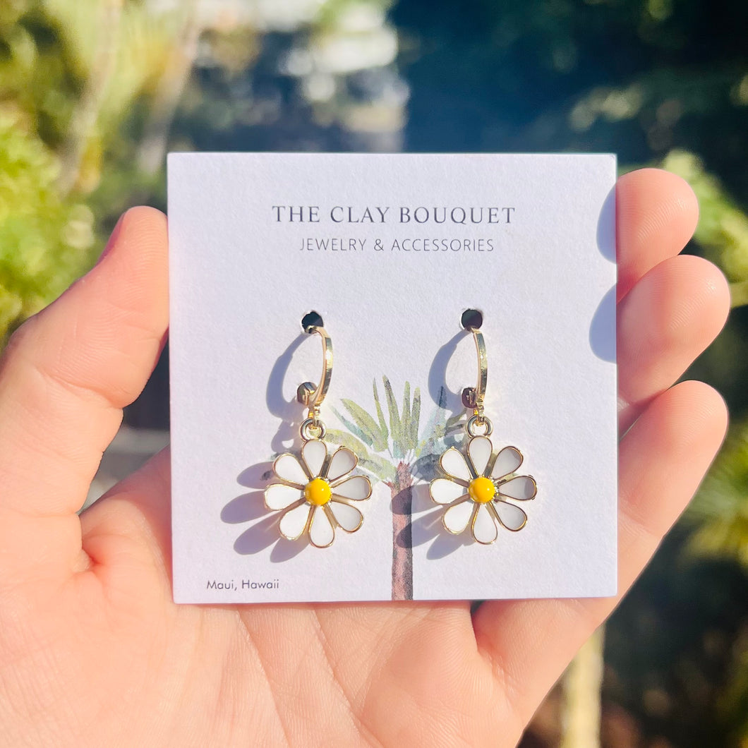 White daisies earrings