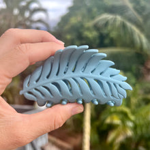 Load image into Gallery viewer, Leaf hair clip - Light blue
