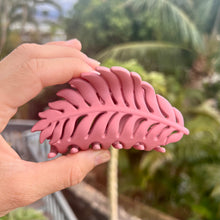 Load image into Gallery viewer, Leaf hair clip - Pink
