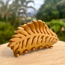 Load image into Gallery viewer, Leaf hair clip - Tan
