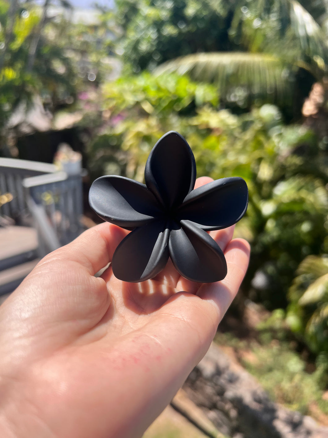 Plumeria hair clip - Black