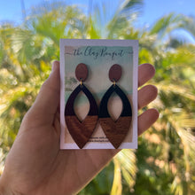 Load image into Gallery viewer, Wooden earrings
