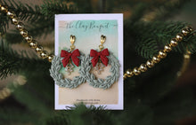 Load image into Gallery viewer, Clay - Christmas wreath earrings
