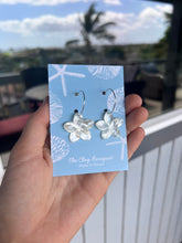 Load image into Gallery viewer, Mother of pearl plumeria earrings - Medium
