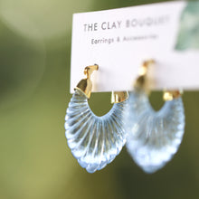 Load image into Gallery viewer, Beautiful clear earrings
