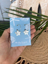 Load image into Gallery viewer, Mother of pearl plumeria earrings - Small
