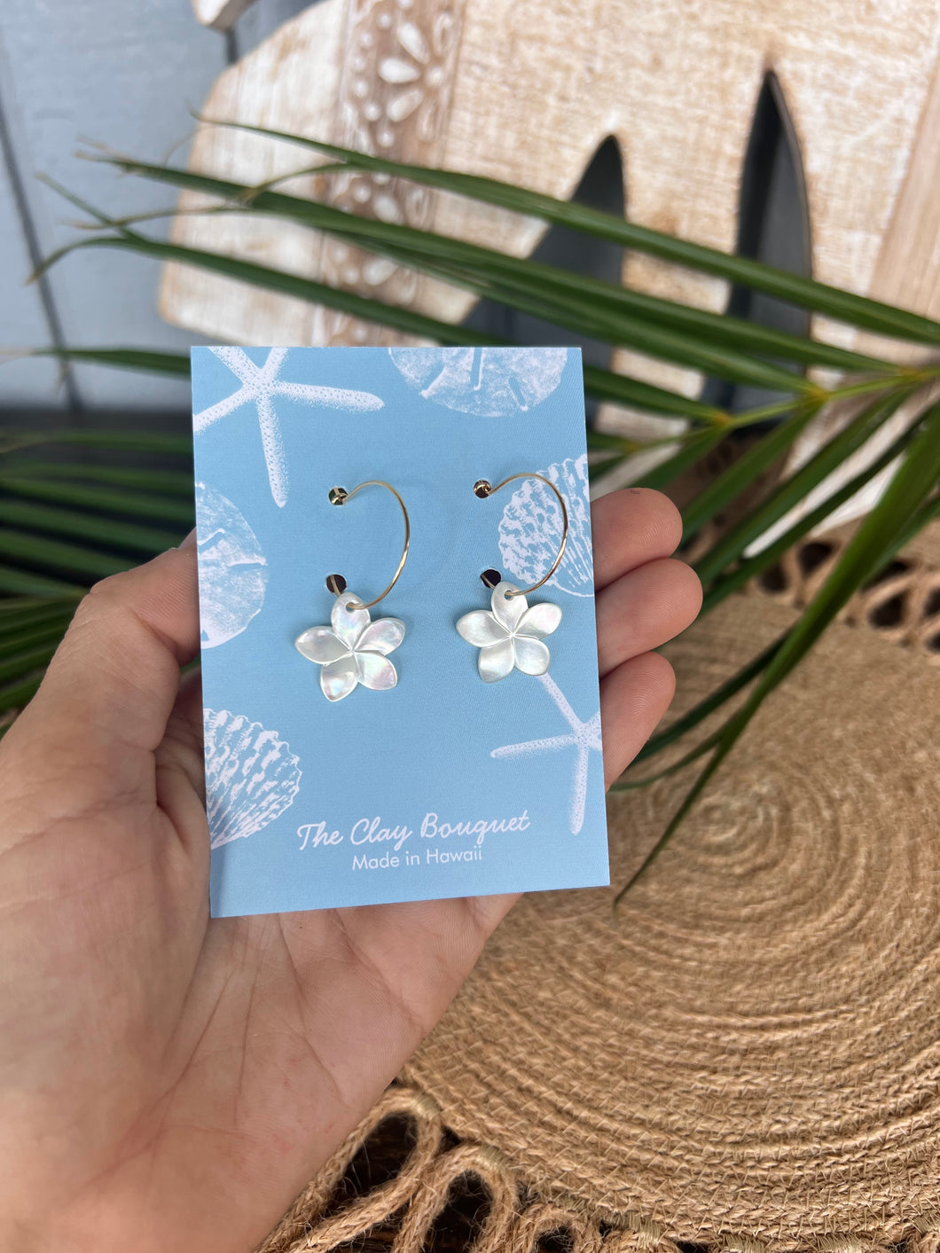 Mother of pearl plumeria earrings - Small