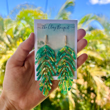 Load image into Gallery viewer, Long palm leaf earrings - Green
