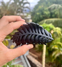 Load image into Gallery viewer, Leaf hair clip - Black
