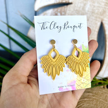 Load image into Gallery viewer, Clay - Boho feather earrings
