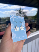 Load image into Gallery viewer, Mother of pearl plumeria earrings - Small
