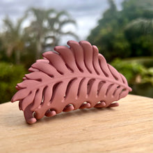 Load image into Gallery viewer, Leaf hair clip - Pink
