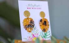 Load image into Gallery viewer, Monstera earrings - tortoise
