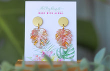 Load image into Gallery viewer, Monstera earrings - pink &amp; gold
