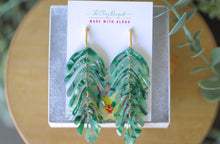 Load image into Gallery viewer, Long palm leaf earrings - Green
