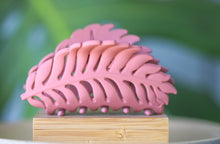 Load image into Gallery viewer, Leaf hair clip - Pink
