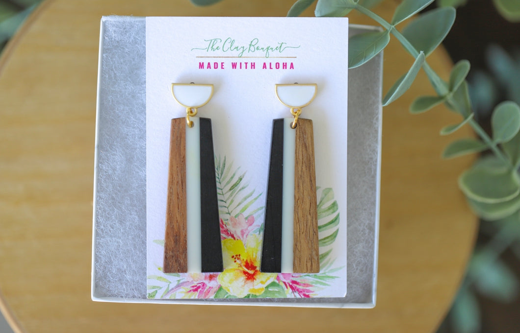 Striped bar earrings - black